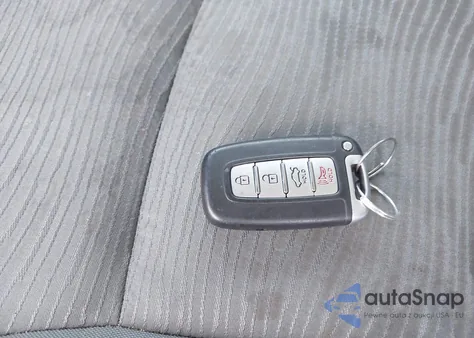 2015 Hyundai Sonata Hybrid z USA, uszkodzony, nr VIN KMHEC4A48FA135036